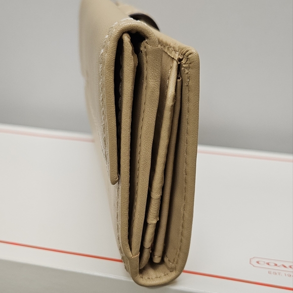 NWOT Coach Wallet - Picture 5 of 12